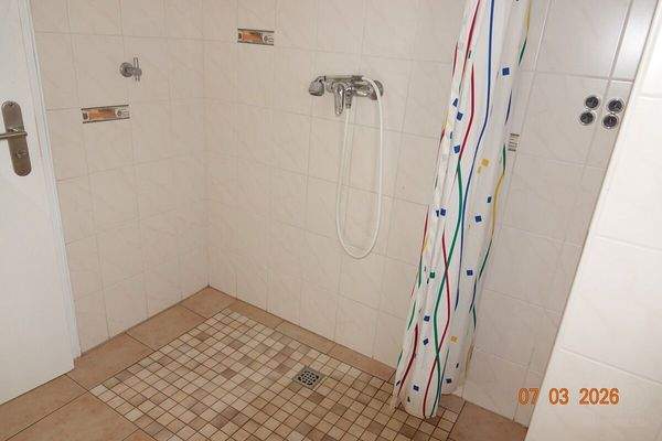 Bad mit ebenerdiger Dusche