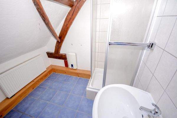 Badezimmer rechtes Gebäude