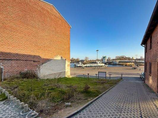 Blick von hinten auf das Grundstück