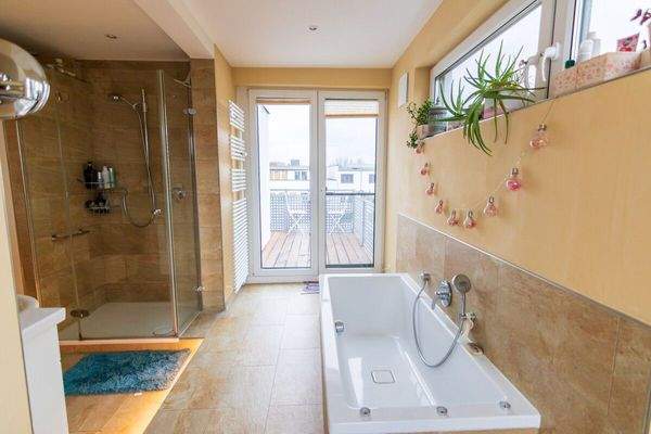 Bad mit Zugang zum Nordostbalkon