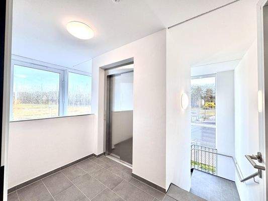 OG-Flur-Aufzug_nach-Umbau