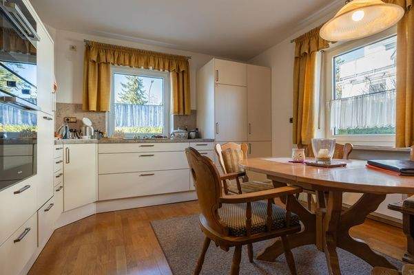 Küche mit Essbereich (3)