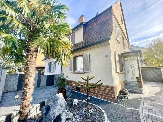 Eingangsbereich und Garage