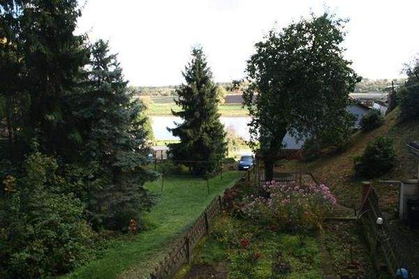 Blick Garten und Elbe