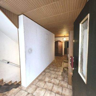 Flur mit Treppenabgang