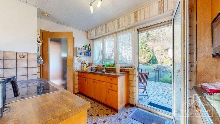 EG - Küche mit Ausgang in den Garten