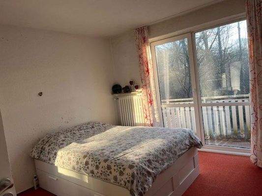 Schlafzimmer mit Balkon, 1. OG