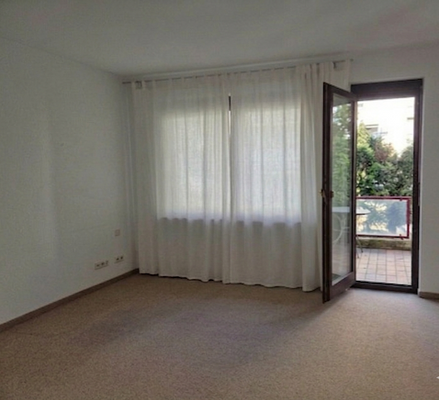 Schlafzimmer MIT ZUGANG ZUM BALKON