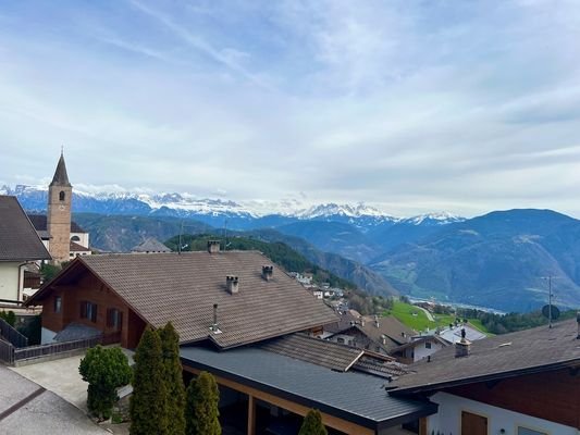 Jenesien-San-Genesio-Haus-zu-verkaufen-casa-in-vendita-appartamento-Wohnung-Bergblick-vista-montagne-neu-nuovo-due-appartamenti-zwei-Wohnungen-Bozen-Bolzano