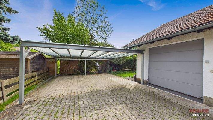 Doppel-Carport und Garage