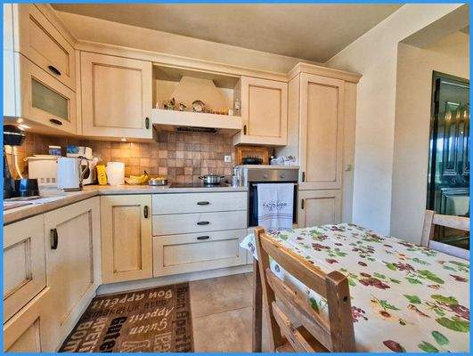 2aa9369c9d2d4173a58631b9d04890c2-original