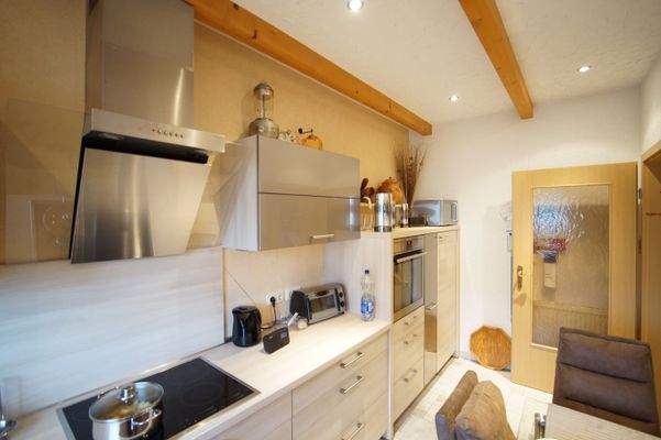 Küche mit Einbauküche