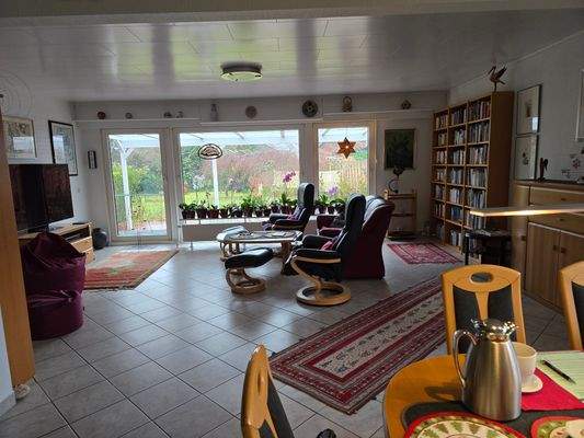 Wohnzimmer Blick Terrasse.jpg