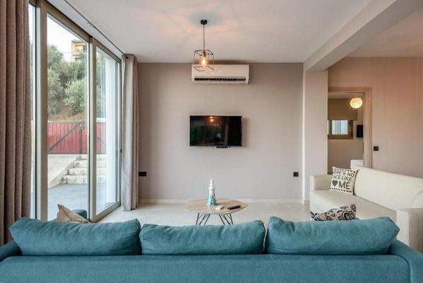 Kreta, Stalos: 2 unabhängige Wohnungen in Strandnähe zu verkaufen