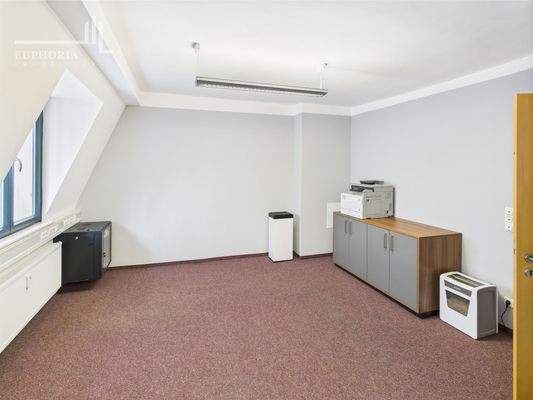 CAM03352G0-PR0065-STILL020