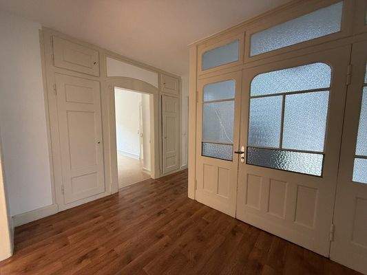 Flur mit Einbauschränken