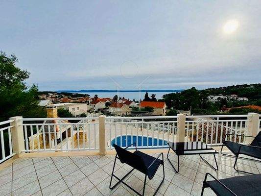 Obergeschoss: Wohnung Nr. 2 mit 2 Schlafzimmern & 2 Bädern