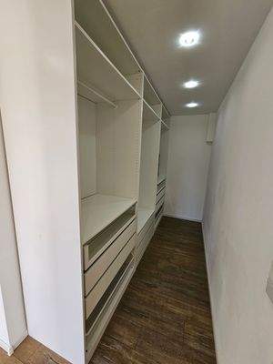 Begehbarer Kleiderschrank