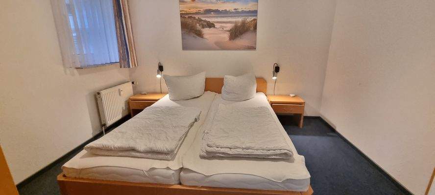 Doppelbett im Schlafzimmer