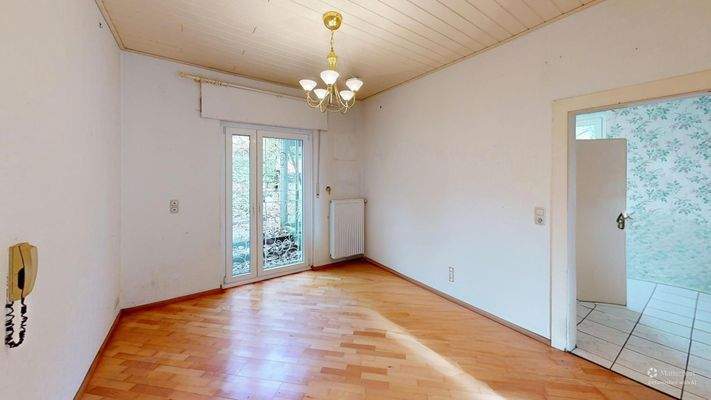 Essbereich mit Zugang zum Garten