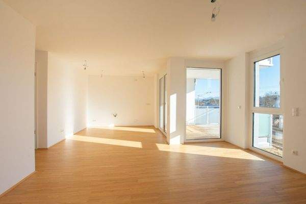 sonniges Wohn- und Esszimmer