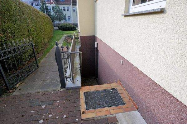 Zugang Garten und Souterrain (1).jpg