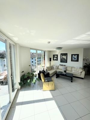 5 Wohnzimmer 