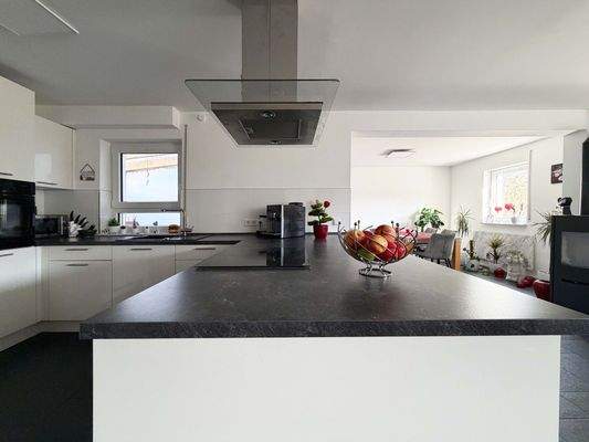 OG Küche: ...und praktische Arbeitsflächen...