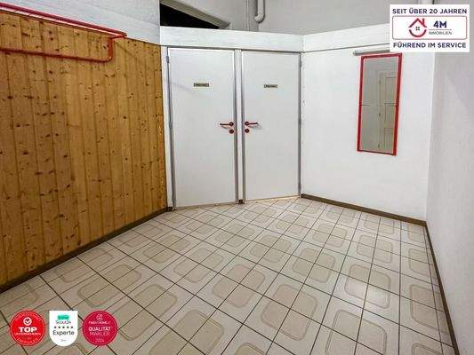 Garderobe und WC Halle