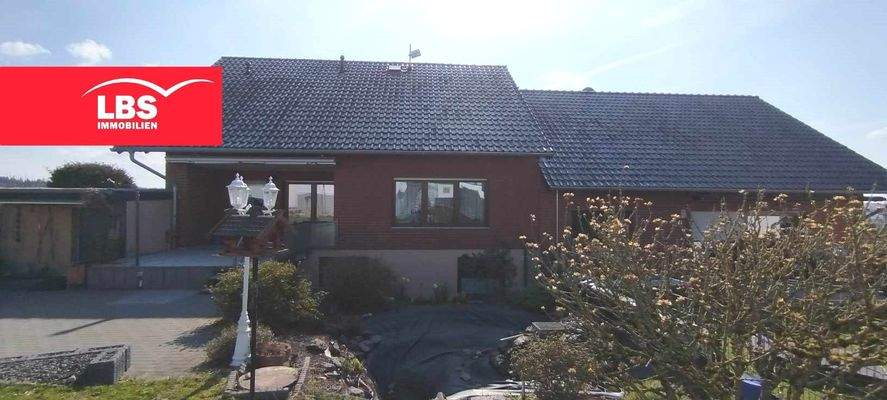 Gartenansicht mit Teich