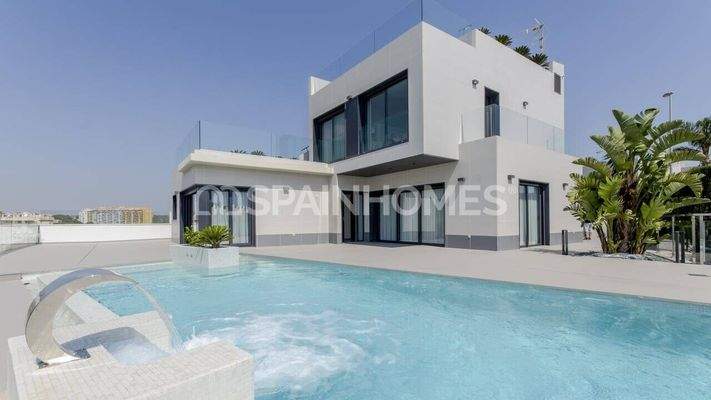 Excellent Villas with a Private Garden and Swimming Pool in Orihuela