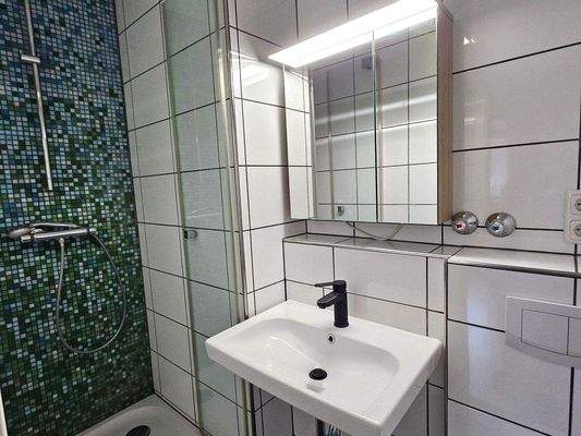 Badezimmer neben ehemaligem Elternschlafzimmer