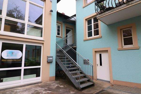 Treppenzugang zum Eingang