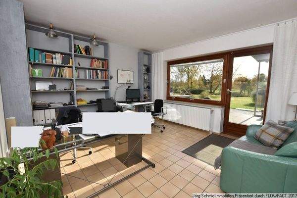 Arbeitszimmer mit Terrassenzugang
