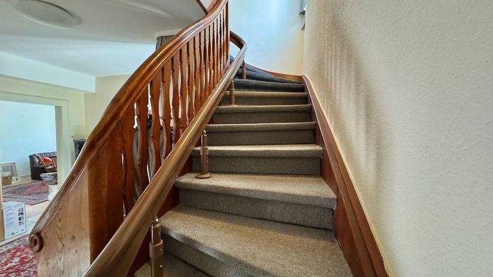 Treppenaufgang: Lift Haus