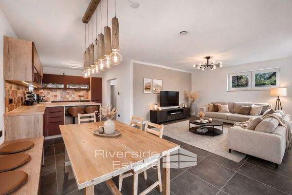 Wohn- und Essbereich (virtuell neu eingerichtet)