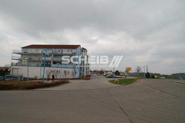 Lage am Ortseingang, Grundstückszufahrt