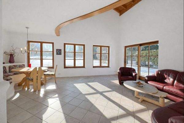 Heller Wohn-/Essbereich