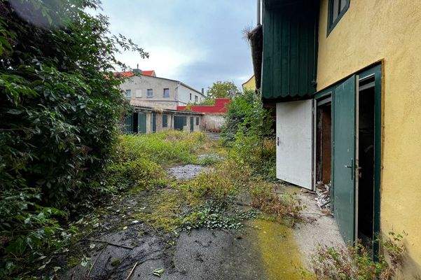 Garagen und Hinterhaus_