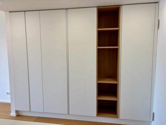 Garderobenschrank