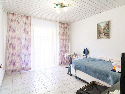 OG - Helles Kinderzimmer mit Zugang zum Balkon