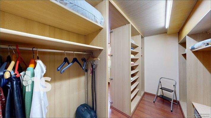 1. OG - Ankleidezimmer