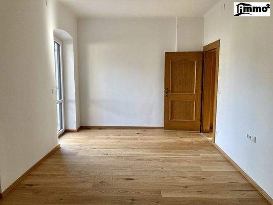 Großzügiges Schlafzimmer