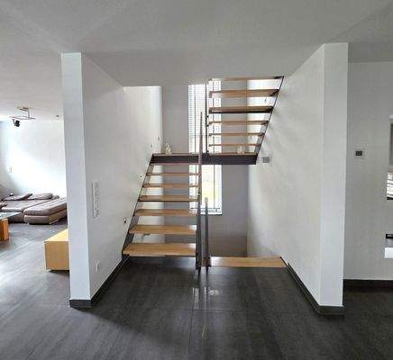 großzügiges Treppenhaus