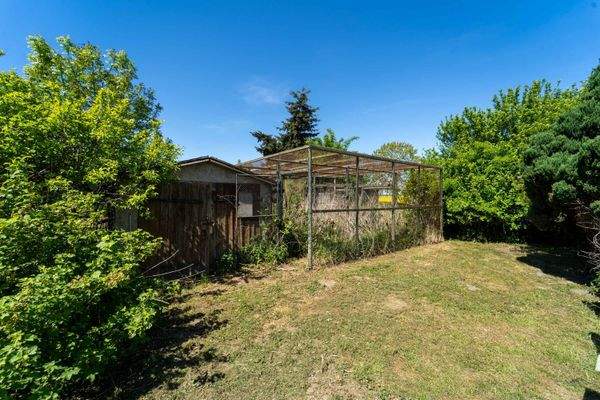 Voliere und Nebengelass