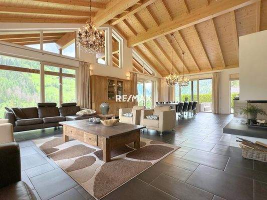 fantastischer Wohn-/Essbereich, Raumhöhe bis 5 m