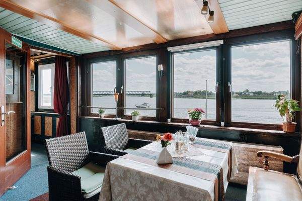 Restaurant mit Elbblick