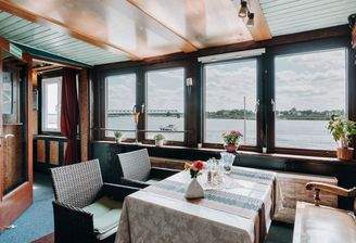 Restaurant mit Elbblick