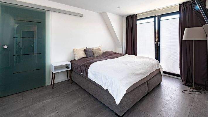 Schlafzimmer mit Ankleide