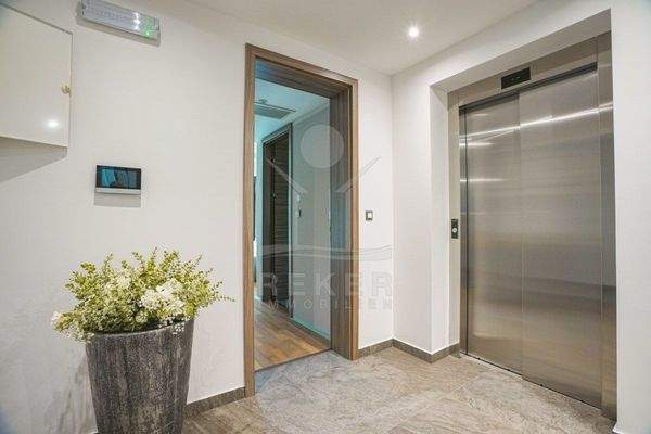 1. OG: Schlafzimmer 1 mit Bad & Meerespanorama